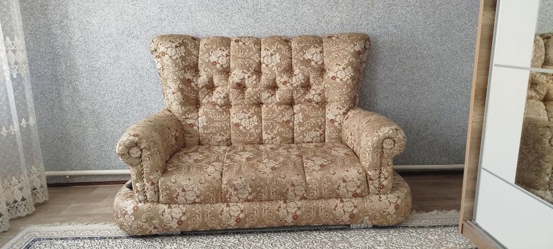 Диван в хорошем состоянии Диван в хорошем состоянии