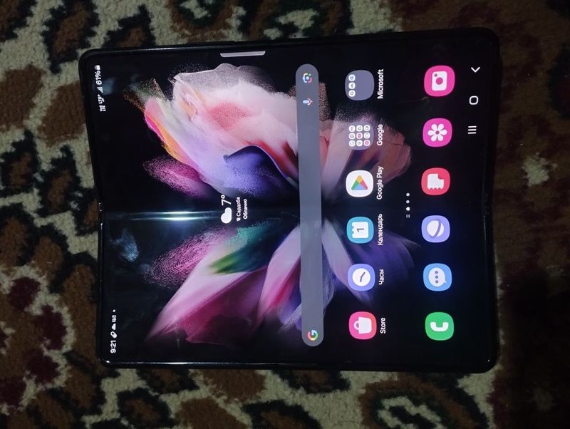 Samsung galaxy Z Fold3 srchno sotiladi