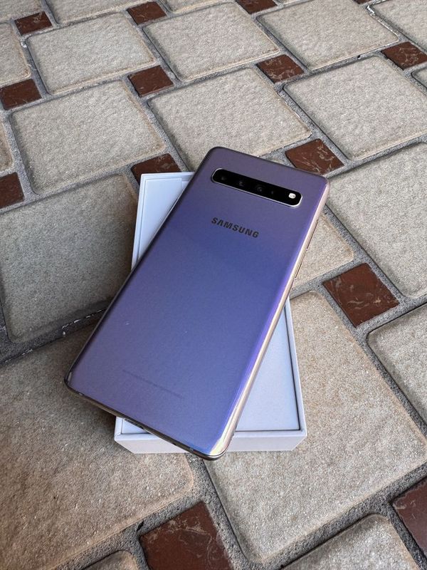 Samsung Galaxy s10 512гб сотилади