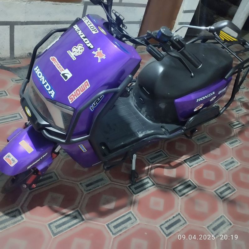 Skuter honda sotiladi Skuter honda sotiladi