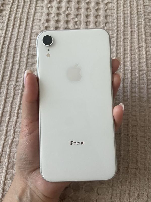 Продается телефон Iphone XR Продается телефон Iphone XR