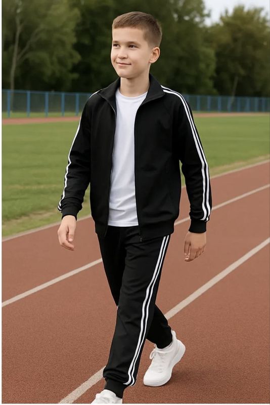 Спортивный костюм. Футболка в подарок Спортивный костюм. Футболка в подарок
