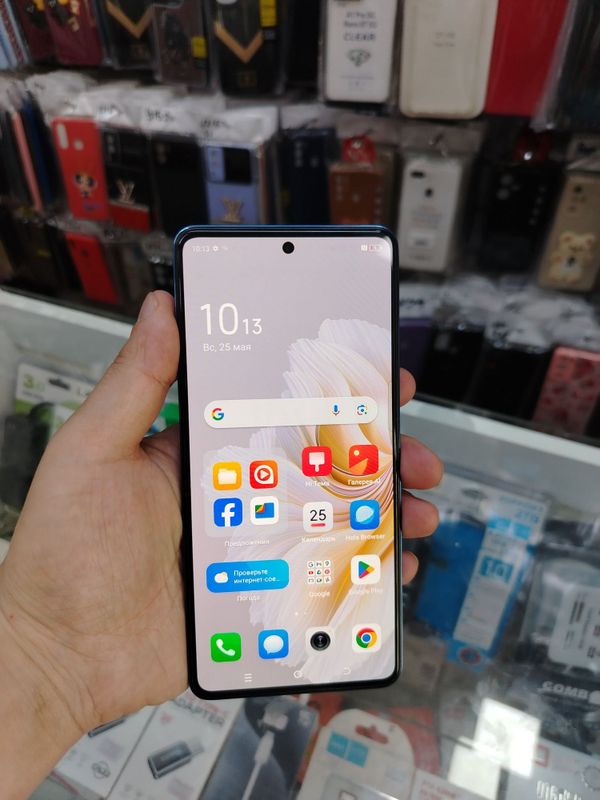 Tecno Spark 20 Pro 8/256G Blue idealni sastayana Tecno Spark 20 Pro 8/256G Blue idealni sastayana