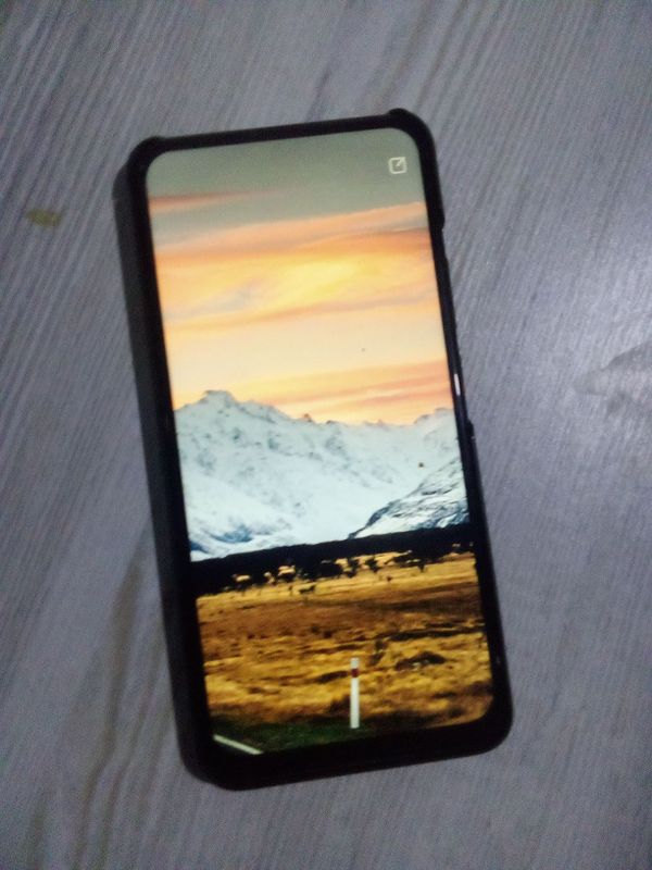 Huawei P samart sotiladi Huawei P samart sotiladi