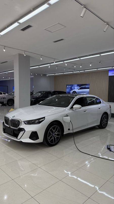Bmw i5 35L 618 km CLTC