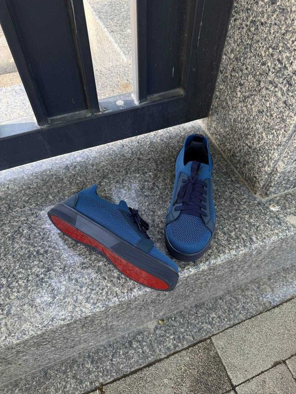 В наличии Christian Louboutin В наличии Christian Louboutin