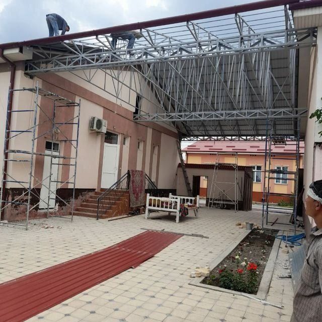 Том навеслар курамиз Том навеслар курамиз
