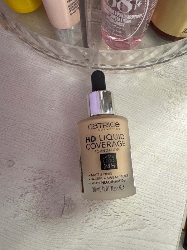 Тон от catrice Тон от catrice