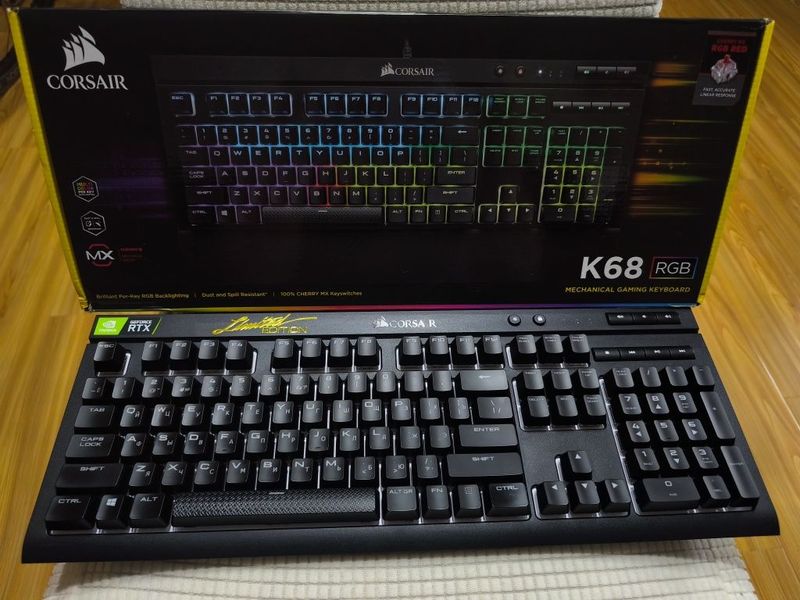 CORSAIR K68 RGB – Cherry MX Red, RU