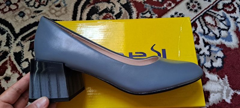 Tufli Yangi kiyilmagan 37 razmer Tufli Yangi kiyilmagan 37 razmer
