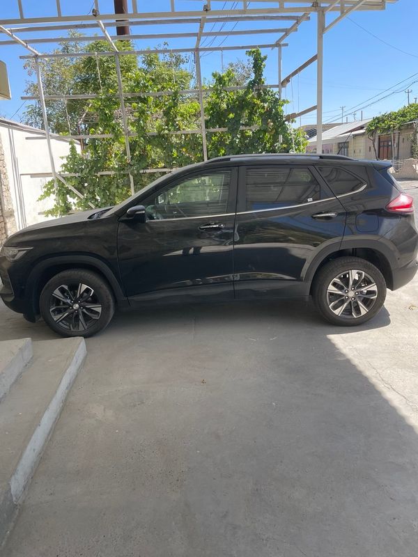 Tracker 2 Premier sotiladi Tracker 2 Premier sotiladi