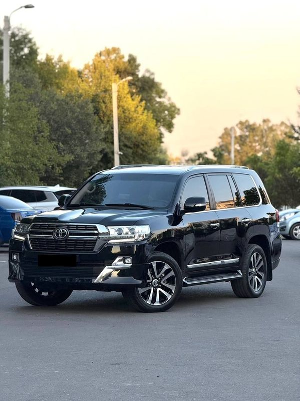 Toyota Land Cruiser 200 4.6L V8 Toyota Land Cruiser 200 4.6L V8