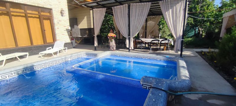 Yengi oilaviy evro dacha basseyn 15x5