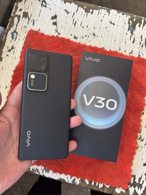 vivo v30 pamit 12.256g holati yengidek karopka ful kamplekt vivo v30 pamit 12.256g holati yengidek karopka ful kamplekt