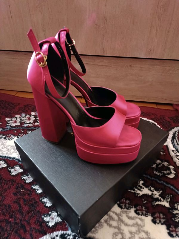 versace 1 marta kiyilgan. xolati judayam zor r.39 versace 1 marta kiyilgan. xolati judayam zor r.39