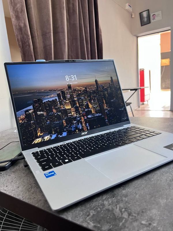 Acer aspire lite 16 dyum srochnoo