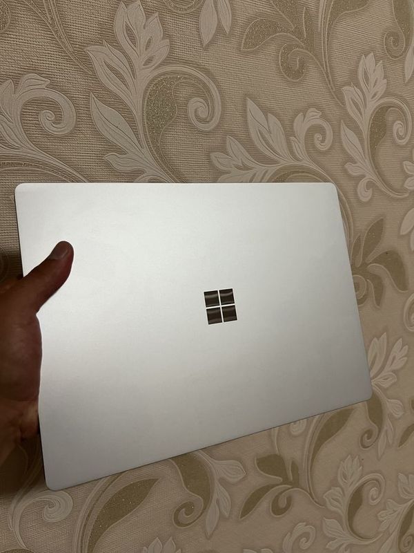 Microsoft surface laptop 16/1TB i7 Microsoft surface laptop 16/1TB i7