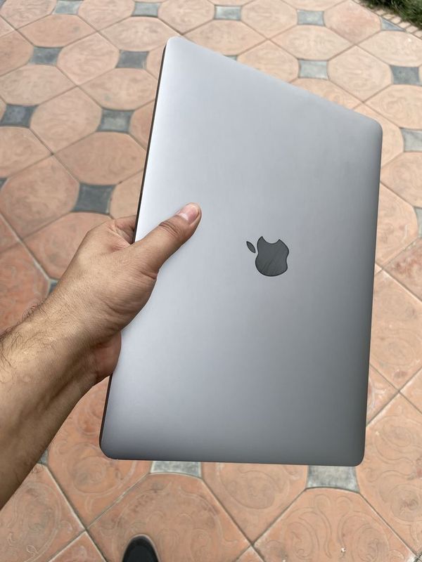 Macbook Pro 2017 Sotiladi Macbook Pro 2017 Sotiladi