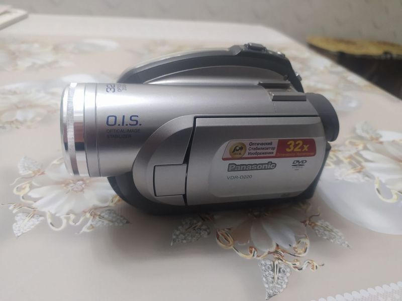 Видеокамера Panasonic VDR-D220 DVD VIDEO RAM. Б/у. Видеокамера Panasonic VDR-D220 DVD VIDEO RAM. Б/у.