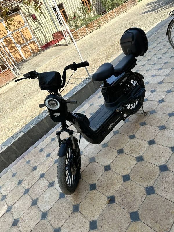 Elektron skuter 2025