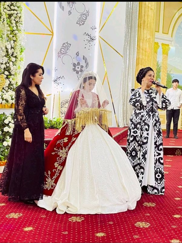 Kelin ansambli ,yangi 2 marta kiyilgan