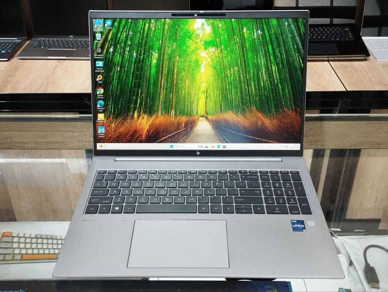 HP ZBook Firefly 16 G10 Core i7-1370P ram 32 ssd 512 HP ZBook Firefly 16 G10 Core i7-1370P ram 32 ssd 512