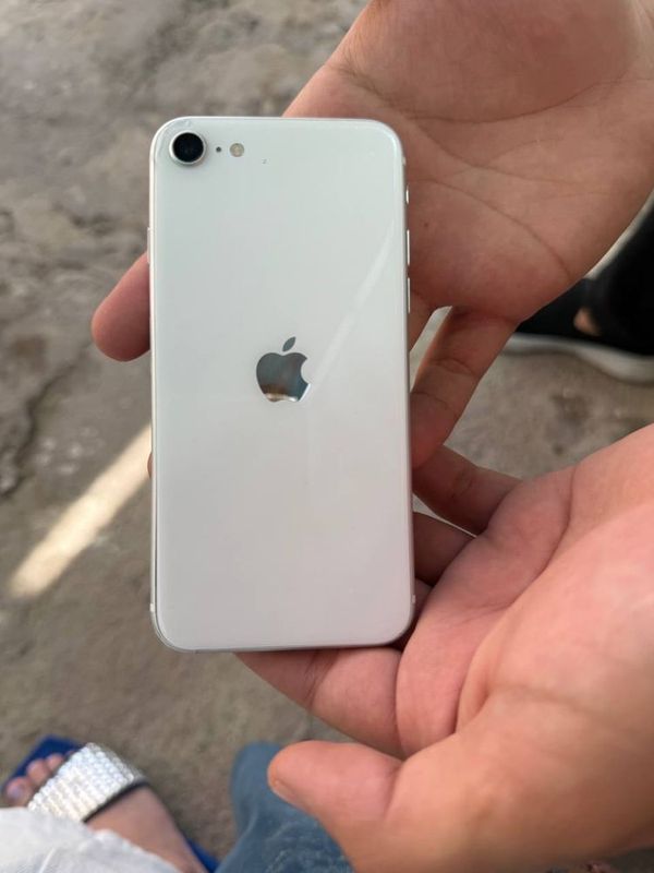 Iphone Se 128 white kha Iphone Se 128 white kha