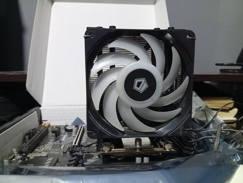 Сатылады Процессор i7, Куллер охлаждения , Не рабочий МатПлата
