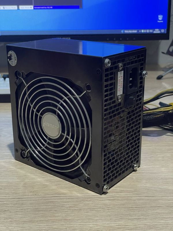 Блок питания Huntkey 550W Блок питания Huntkey 550W