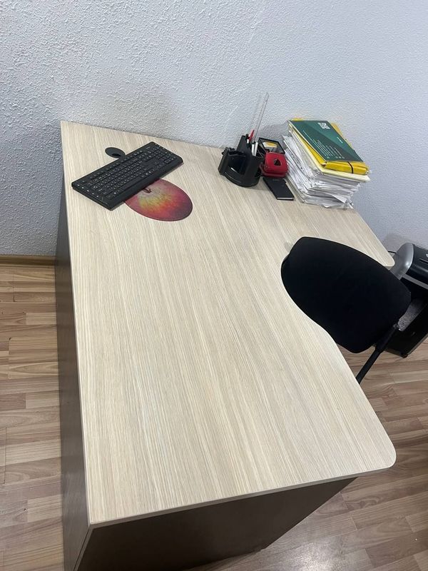 столы и шкафы для офиса в идеальном состоянии столы и шкафы для офиса в идеальном состоянии