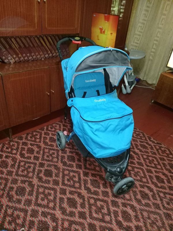 Продоеться детская коляска