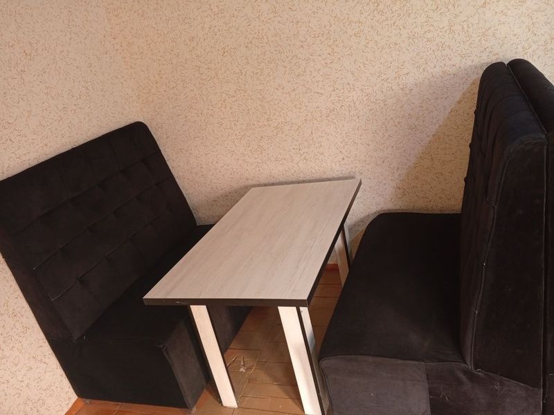 Kafe bar uchun tayyor mebel keliwtrib beriladi
