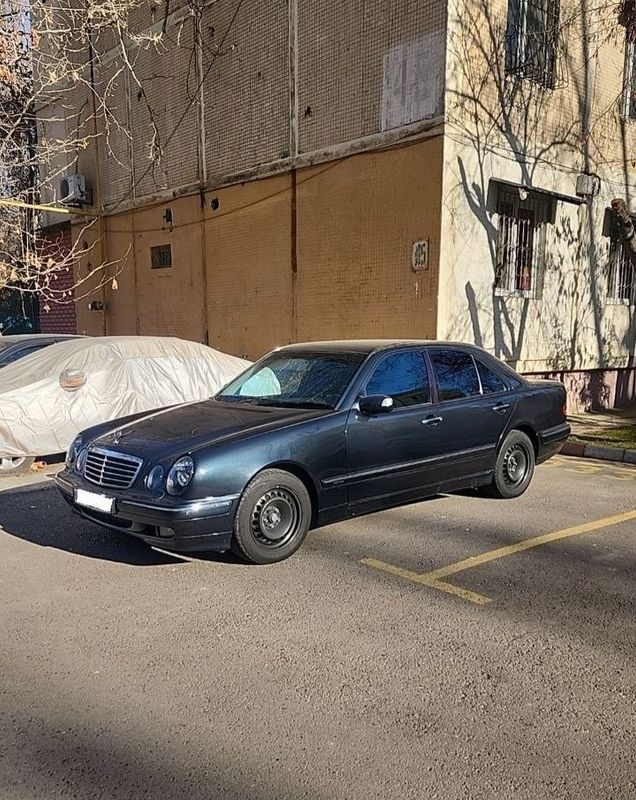 Mercedes-Benz W210