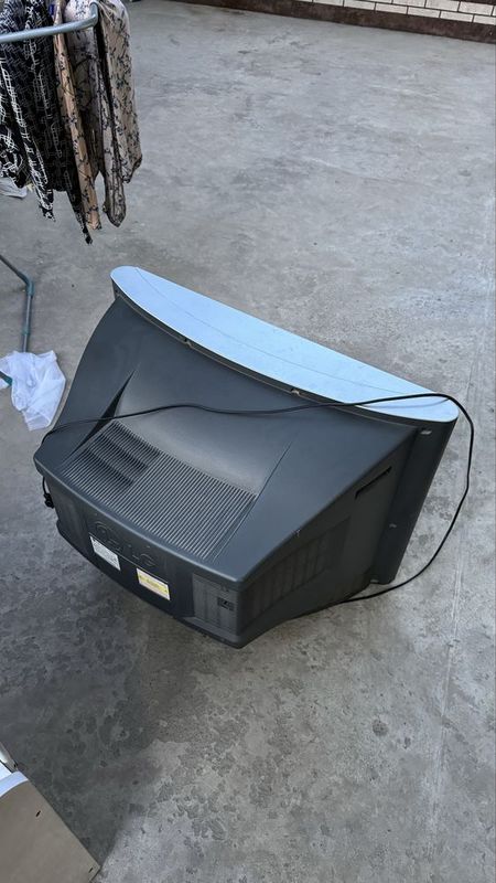 Eski LG televizor rangli Eski LG televizor rangli