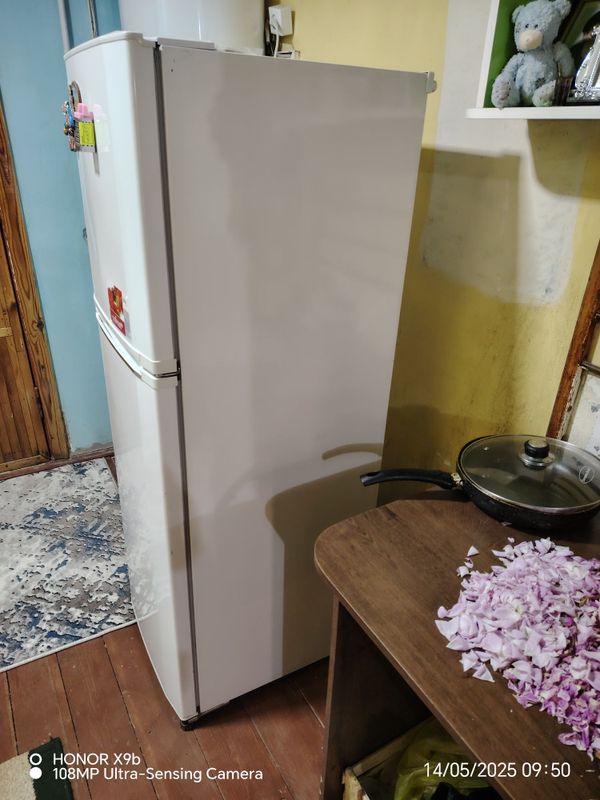 LG. Холодильник двух камерный LG. Холодильник двух камерный