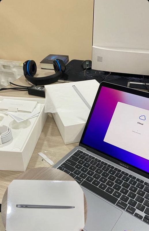 Macbook M1 air sotiladi Macbook M1 air sotiladi