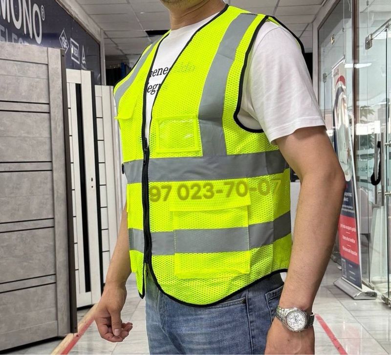 Жилет сигнальный. Jilet signalniy yashil va aranjviy turdagila bor Жилет сигнальный. Jilet signalniy yashil va aranjviy turdagila bor