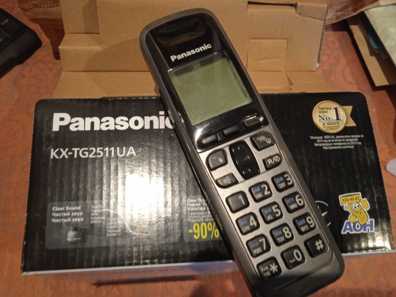 Продам рабочий бесшнуровой телефон Panasonic KX-TG2511UA на запчасти.