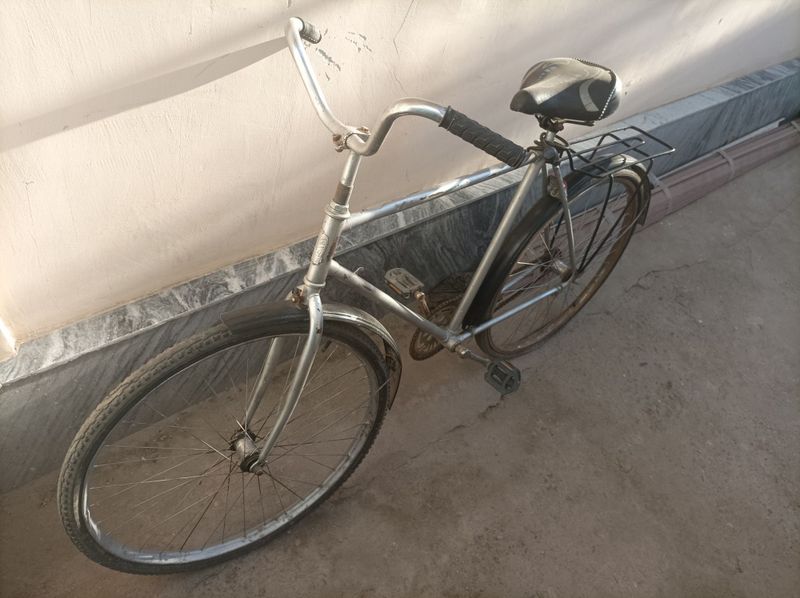 Velosiped sotiladi Velosiped sotiladi