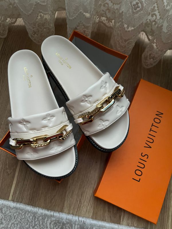 Тапочки Luis Vuitton 38 размер Абсолютно новые Тапочки Luis Vuitton 38 размер Абсолютно новые