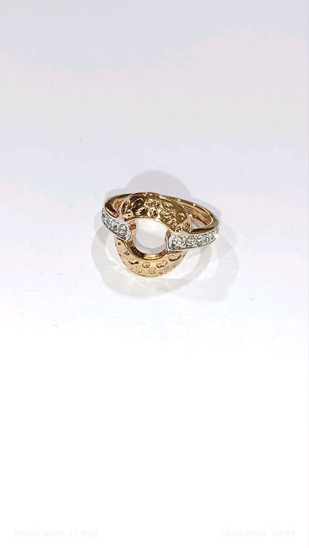 Продается кольца,браслеты Swarovski Продается кольца,браслеты Swarovski