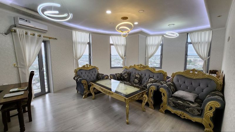 Uy sotiladi shaxar markazida Biznes hause Uy sotiladi shaxar markazida Biznes hause
