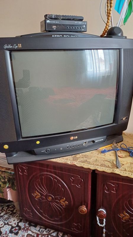 Televizor LG Rangi: metallik va ekran atro