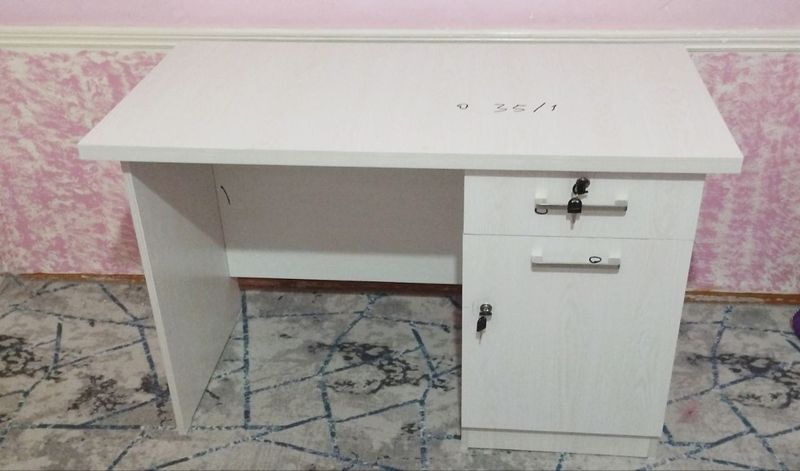 Ofis stoli yangi Ofis stoli yangi