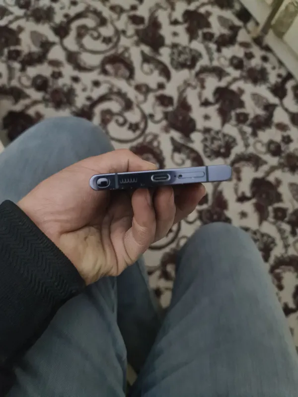 Samsung Galaxy s22ultira 12/256 kareskiy narxi 300