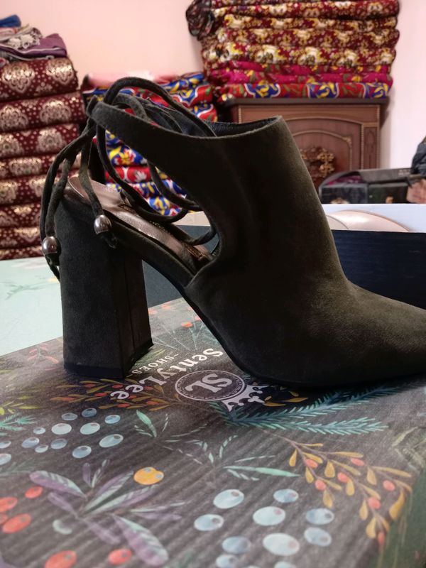 Tufli emma the spain collection razmer 37 holati yangi Tufli emma the spain collection razmer 37 holati yangi
