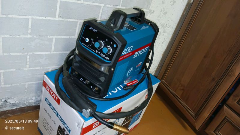 Сварка Полуавтомат Biyoti MIG 400 кемпи. Без газа. Сварка Полуавтомат Biyoti MIG 400 кемпи. Без газа.