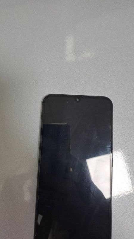 Samsung A34 yangiday turibdi srochni sotiladi
