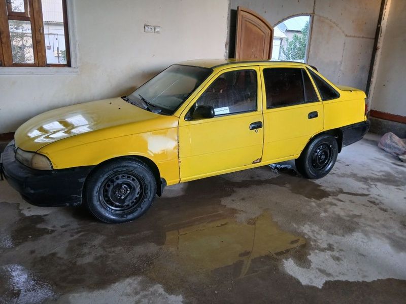 Avtomobil sotiladi