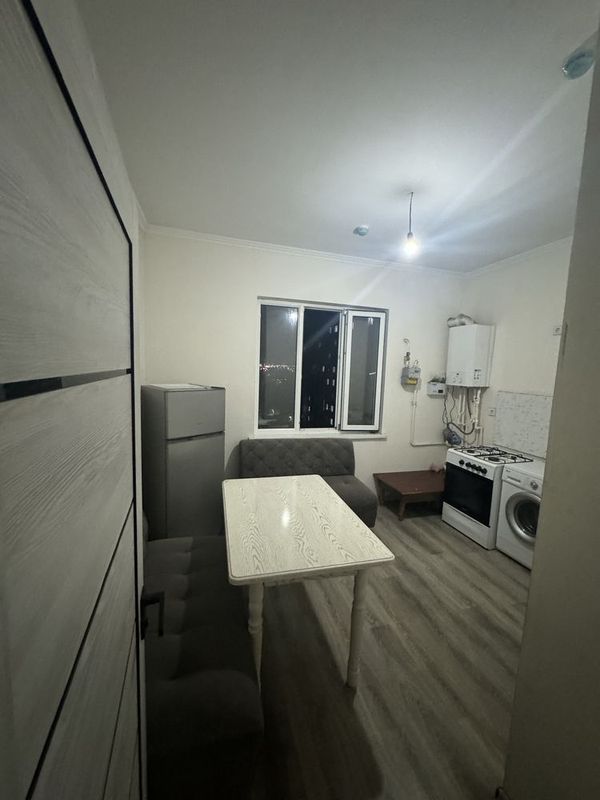 Sergeli Yangi darxon Novastroyka 2xona 63 m2 kvartira SROCHNO sotiladi Sergeli Yangi darxon Novastroyka 2xona 63 m2 kvartira SROCHNO sotiladi
